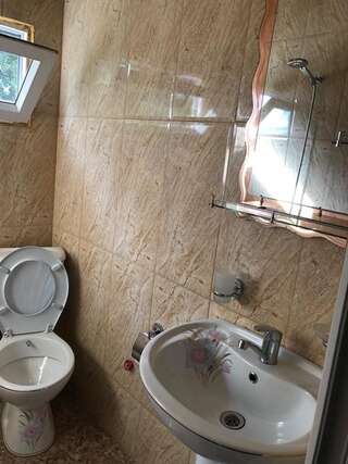 Гостевой дом Guest House RAUL Батуми Четырехместный номер Делюкс-9
